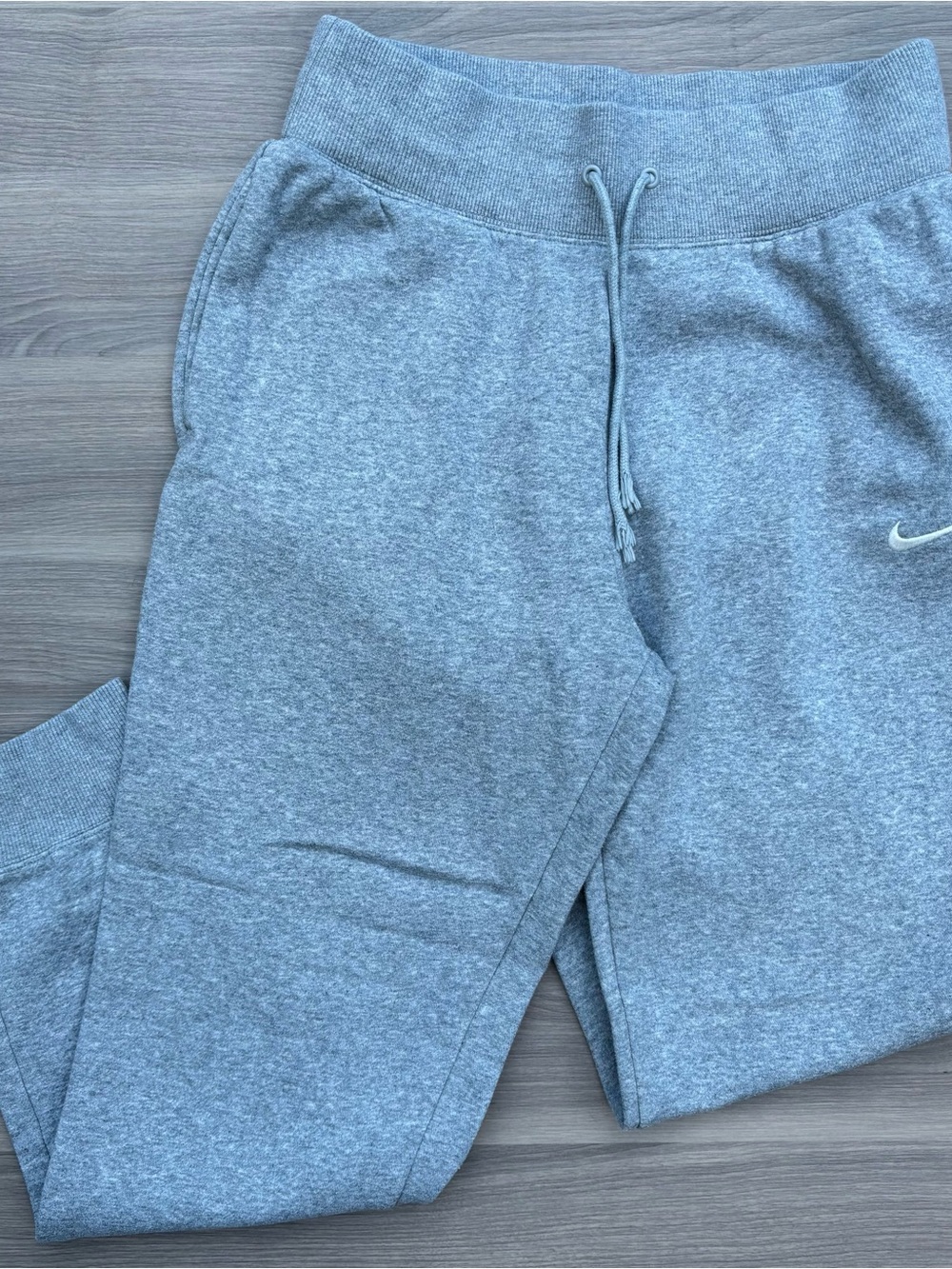Nike Women’s Sportswear Phoenix Light Gray Joggers also Sweatpants Sz M